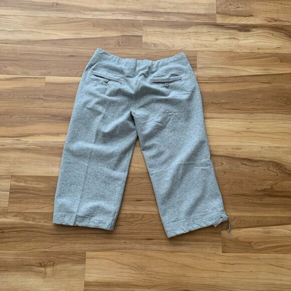 Nike Sportswear Gray Women’s Medium Gym Capri Sweatpants Silver Tag - Picture 5 of 10